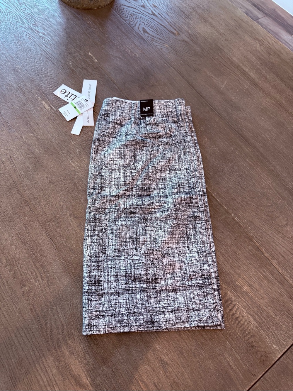 NWT! Amanda & Chelsea Black and White Tweed-look Smooth Stretch Pencil Skirt